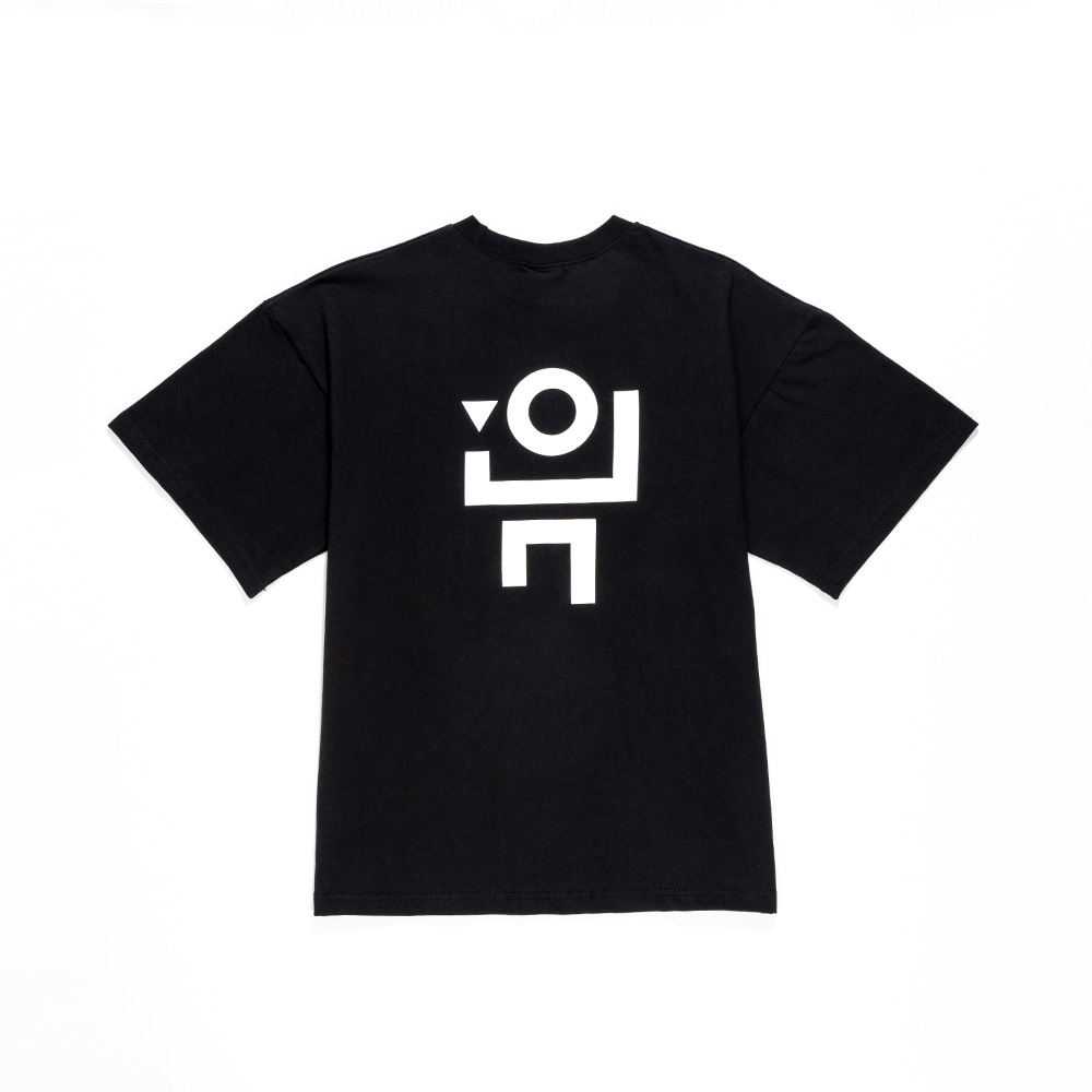 영문 빅 로고 베이직 반팔티셔츠 블랙 hover